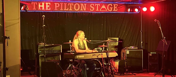 Specialist Musician at Wells Cathedral School, Hetta reaches final of the Pilton Stage Competition, to perform at Glastonbury Festival